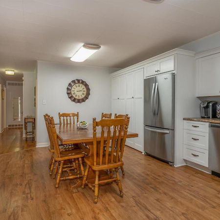 Bike Path Getaway In Town Villa Brevard Bagian luar foto
