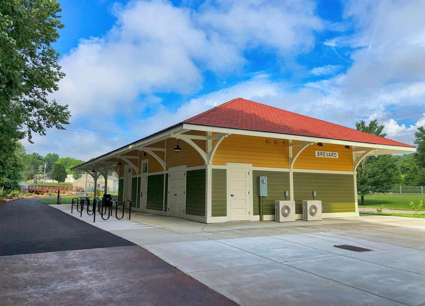 Bike Path Getaway In Town Villa Brevard Bagian luar foto