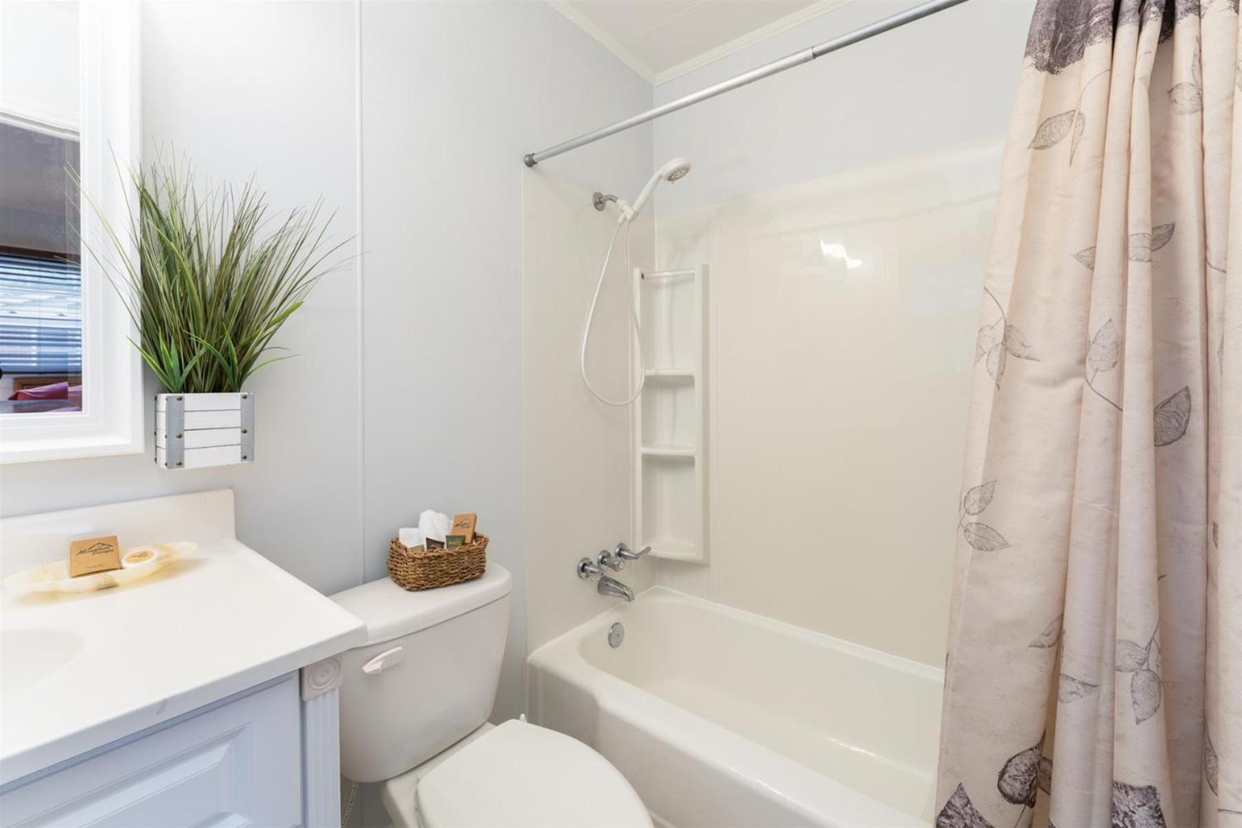Bike Path Getaway In Town Villa Brevard Bagian luar foto